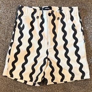 Meme Black and White Wave Pattern Shorts